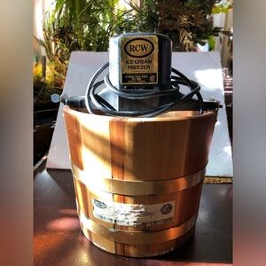 Vintage Electric Icecream Maker.